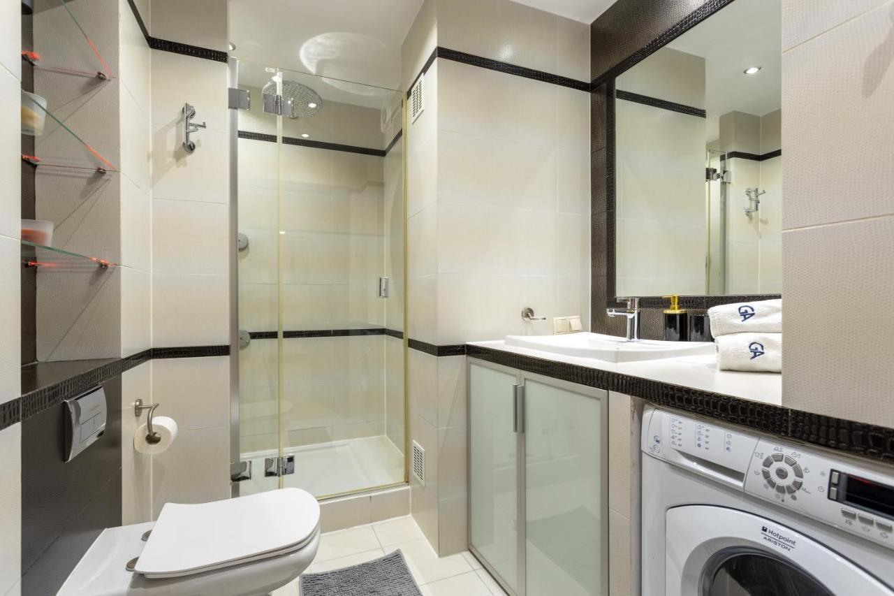 Golden - Location - Grzybowska 5 * Warschau